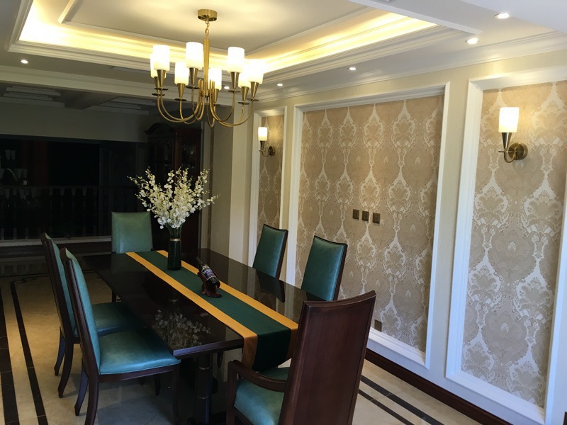 โคมไฟระย้าโครงสีทองทรงก้านโค้งโป๊ะผ้าทรงกระบอกยาวสีขาว[T014]