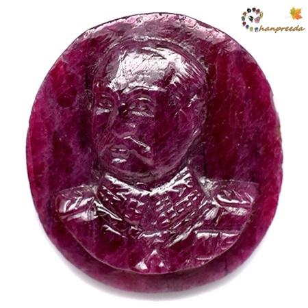 Carving Unheated Natural Ruby King Rama V ร.5 หรือ พระปิยมหาราช นำก้อนมาแกะสลักโดยก้อนไม่ผ่านการเผา น้ำหนัก 21.65 กะรัต สีแดงเข้มสวย งานแกะสลักสวย