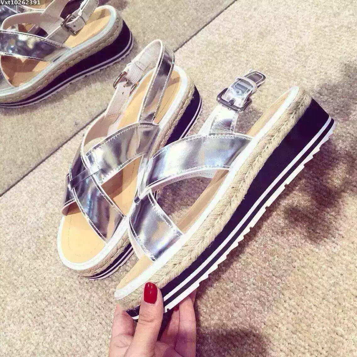 รองเท้าแตะรัดส้น pd 2015 หนังแท้ size 35-40 มี 3 สี รหัส v000218
