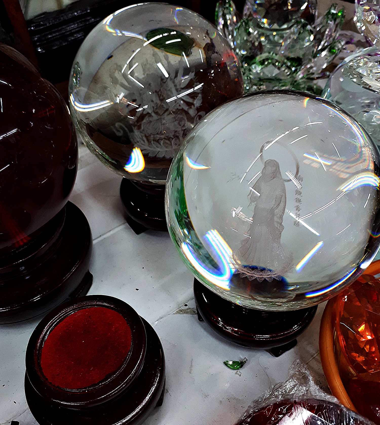 ลูกแก้ว ลาย พระแม่กวนอิม เจ้าแม่กวนอิม 3มิติ ขนาดใหญ่ 4นิ้ว (11ซม) และ 8 นิ้ว (20 ซม.)