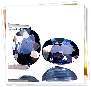 Blue Spinel รูปไข่คู่เหมือน น้ำหนัก 2.73 กะรัต ขนาด 5.9x7.9x3.5 และ 5.9x7.8x3.1 มิล สีน้ำเงิน มองผิวเผินสีคล้ายพลอยน้ำเงินเนื้อแข็ง