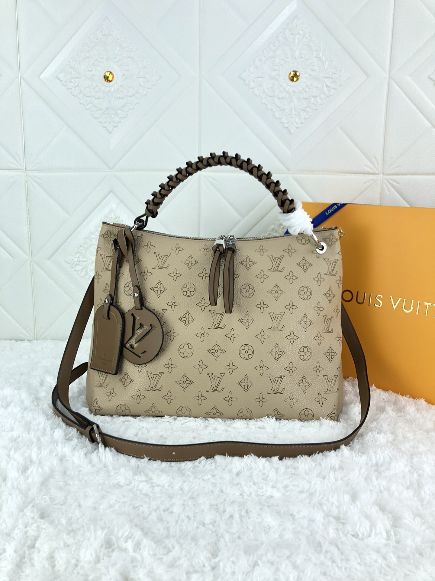 กระเป๋า LV Beaubourg Hobo 32 cm หนังแท้ มีหลายสี