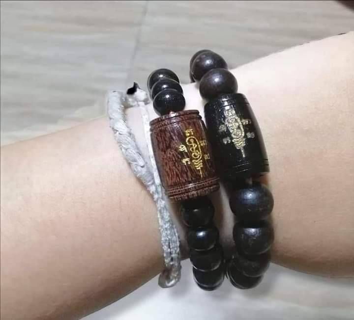 ประคำ สร้อยกำไรข้อมือ + ลูกสะกดตะกรุด(ยันต์นะกินไม่รุ้สิ้น วิชาหลวงปู่หมุน วัดบ้านจาน) เนื้อไม้พญางิ้วดำ #รับประกันแท้ - หลวงปู่อุดมทรัพย์(พระอาจารย์จ่อย) ศิษย์เอกหลวงปู่หมุน ปลุกเสก )