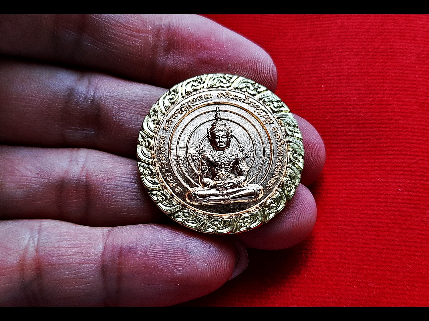 เหรียญพระมหาจักรพรรดิ์ (หลังสมบัติพระมหาจักรพรรดิ์ทั้ง7) (สมบัติจักรพรรดิรัตนะ7) เนื้อมหาชนวน รัศมีจักรทองเหลือง ปี2563 #รับประกันแท้ - หลวงพ่อเล็ก วัดท่าขนุน / หลวงตาม้า วัดถ้ำเมืองนะ / วิชาธรรมกายสายหลวงปู่สด วัดปากน้ำ