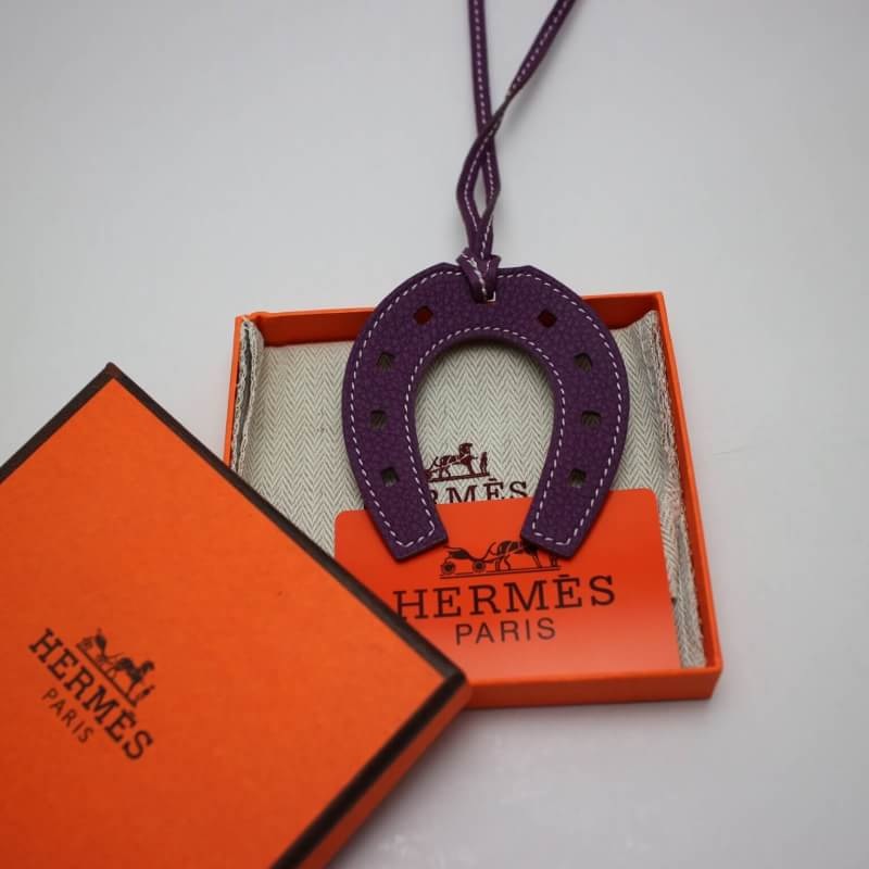 ที่คล้อง ที่ห้อย กระเป๋า hm togo leather รูปเกือกม้า มีหลายสี สต๊อกเปลี่ยนตลอดสอบถามได้ค่ะ