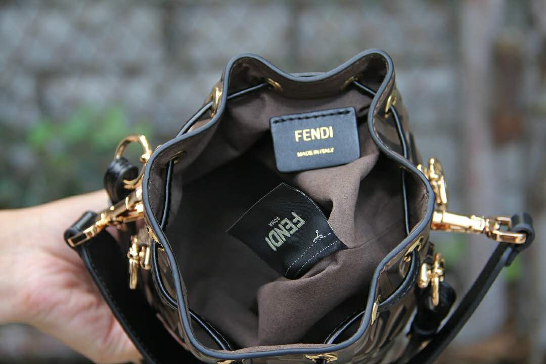 กระเป๋า fd mon tresor 12 cm