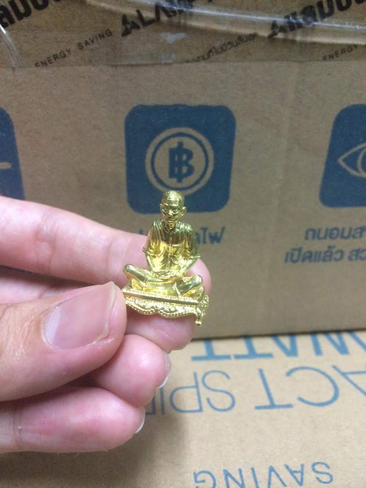 รูปหล่อ อาแปะ เซียนแปะ วัดศาลเจ้า เนื้อกะไหล่ทอง (พร้อมรูป ขนาดห้อยคอ) รุ่นเจ้าสัว ปี2560 - ครูบากฤษณะ ปลุกเสก