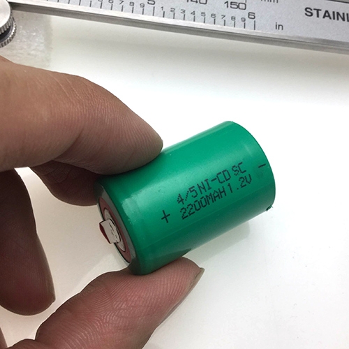 Sub C SC battery 1.2V 2000mAh rechargeable battery Ni-Cd battery with tab 33*22mm--Green color (ก้อนละ)