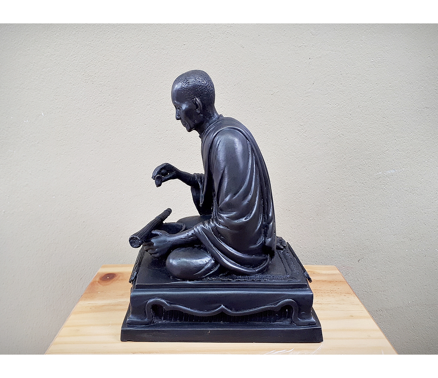 รูปหล่อ หลวงพ่อกวย วัดโฆสิตาราม(วัดบ้านแค) จ.ชัยนาท นั่งทำน้ำมนต์ เนื้อทองเหลือง ใต้ฐานอุดบรรจุชนวนมวลสารเก่าของหลวงพ่อกวย ปี2561 #รับประกันแท้ #สร้างและปลุกที่วัดโฆสิตารามโดยตรง