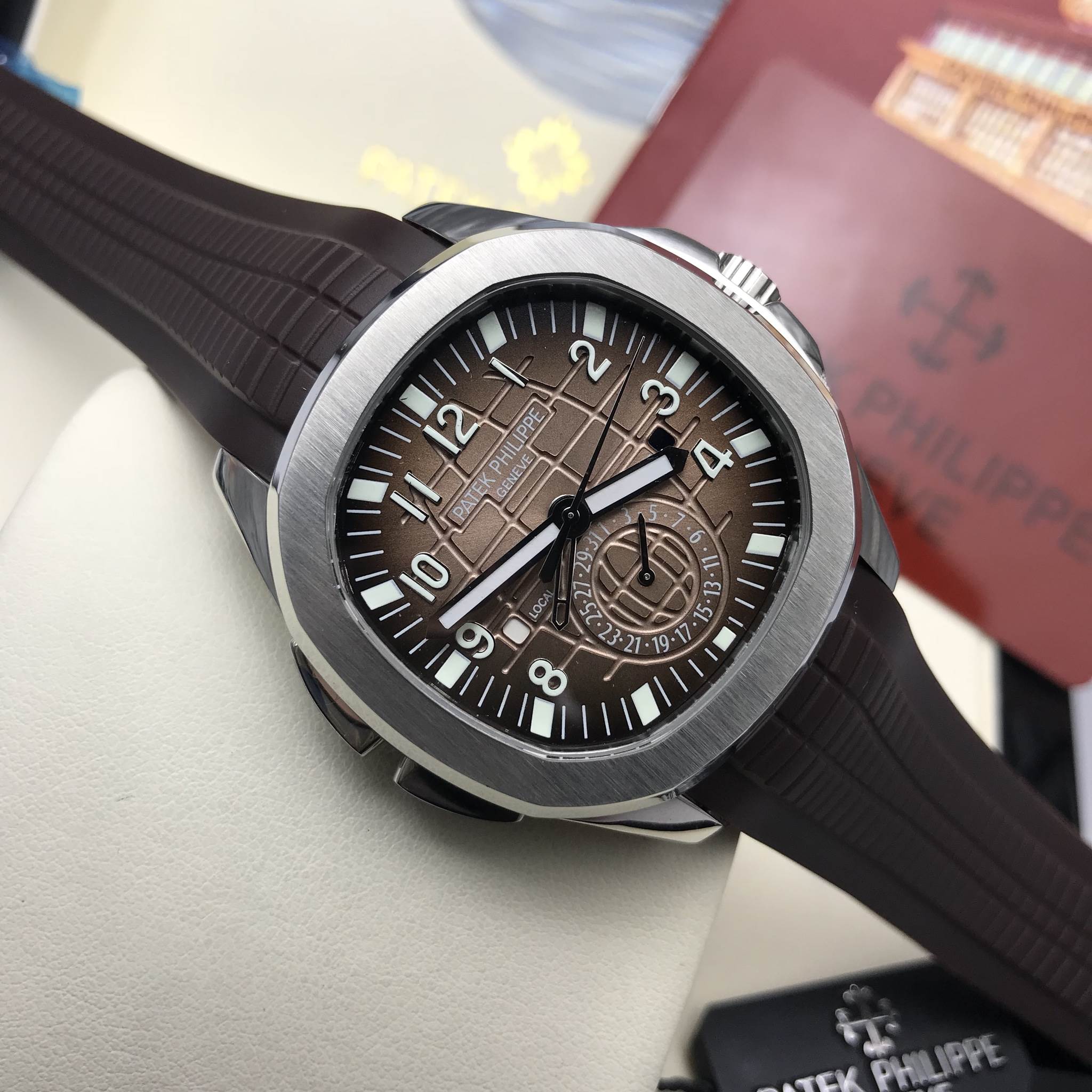 นาฬิกา Patek Philippe Aquanaut Travel Time Reference 5164R ขอบเงิน