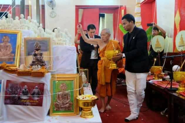 รูปหล่อ เซียนแปะ เนื้อเรซิ้น ปิดทอง (ขนาด5นิ้ว) ปี2560 รุ่น ฟ้าประทานพร