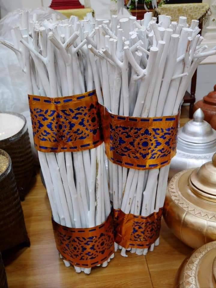 ไม้ค้ำ ซุ้มพิธีสืบชะตาอายุ๖๐ปี หลวงพ่อเล็ก วัดท่าขนุน ปี2562 (ค้ำดวง-หนุนดวง-เสริมดวง) (ยาว29นิ้ว)