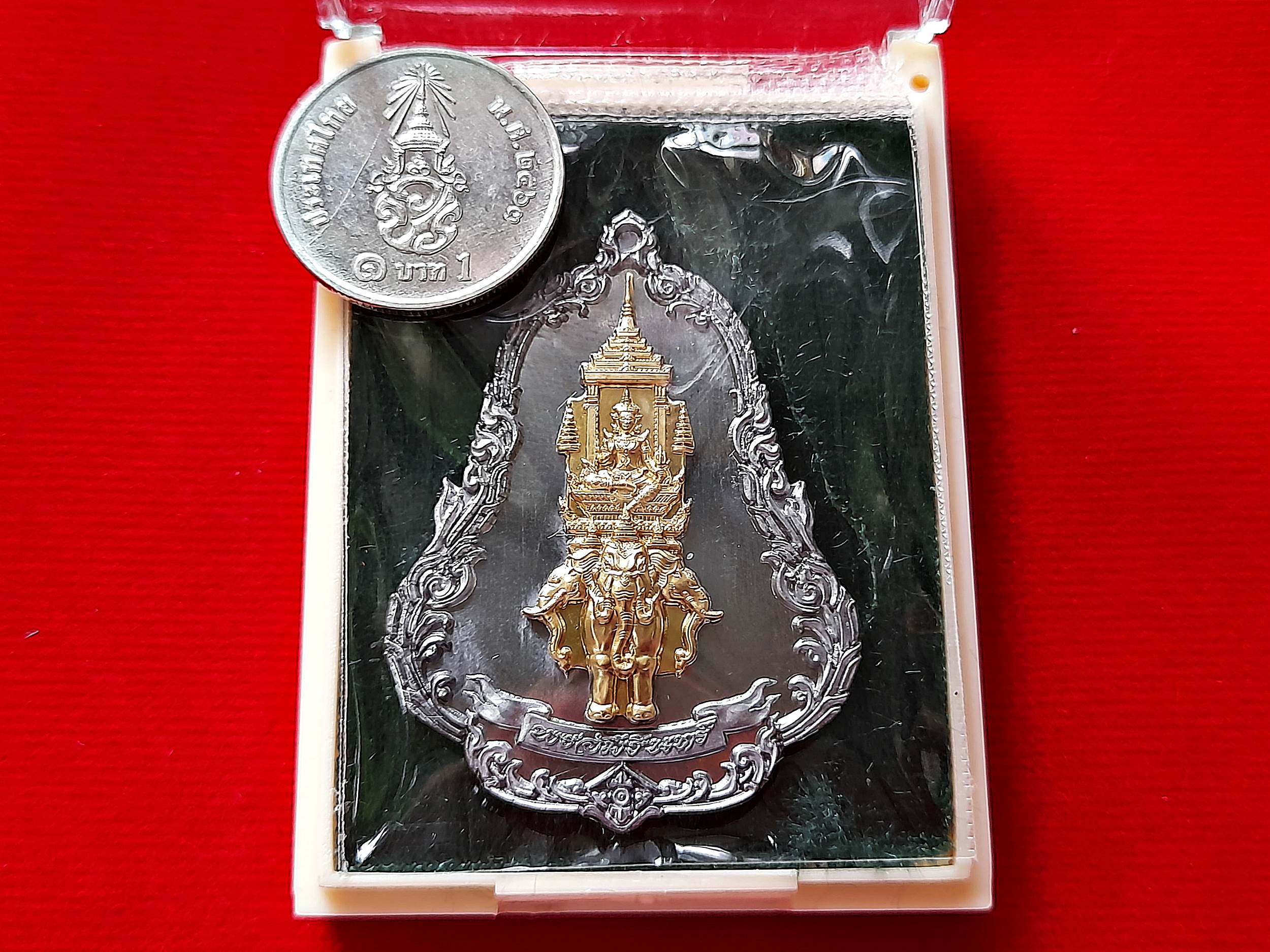 เหรีญพรอัมรินทร์ (พระอินทร์ ประทับ ช้างเอราวัณ) หลัง ครุฑ และ เทพศาสตราอาวุธ เนื้อตะกั่ว หน้ากากทองฝาบาตร ปี2565 #รับประกันแท้ - พระอาจารย์ชลเทพ(พระอาจารย์เอราวัณ)