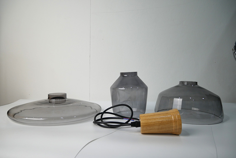 โคมไฟแขวนเพดานโป๊ะแก้วหัวไม้ [BYG-0014]