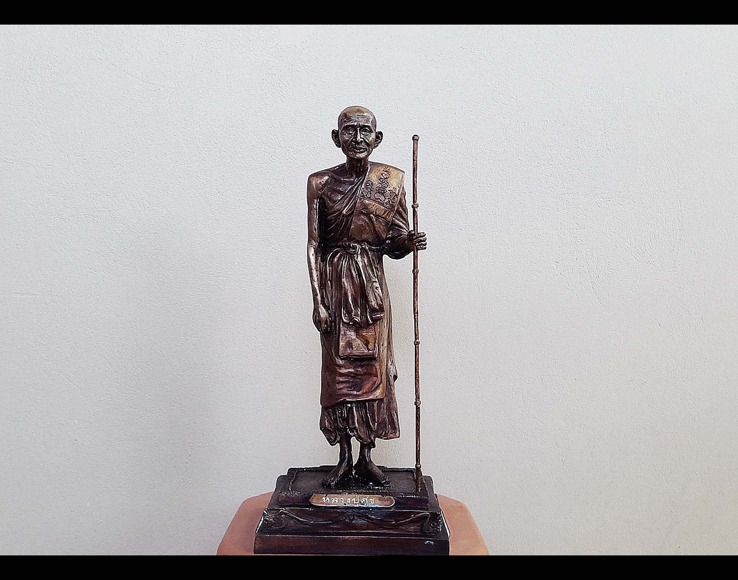 รูปหล่อ หลวงปู่ศุข วัดปากคลองมะข่ามเฒ่า ยืนถือไม้เท้า (องค์ใหญ่ สูง18นิ้ว กว้าง7.5นิ้ว ลึก7นิ้ว) องค์นำฤกษ์ ปลุกเสกแล้ว พิธีปลุกเสกใหญ่ กฐิน ปี2562 (องค์นำฤกษ์จำนวนการสร้าง 9องค์)) #รับประกันแท้