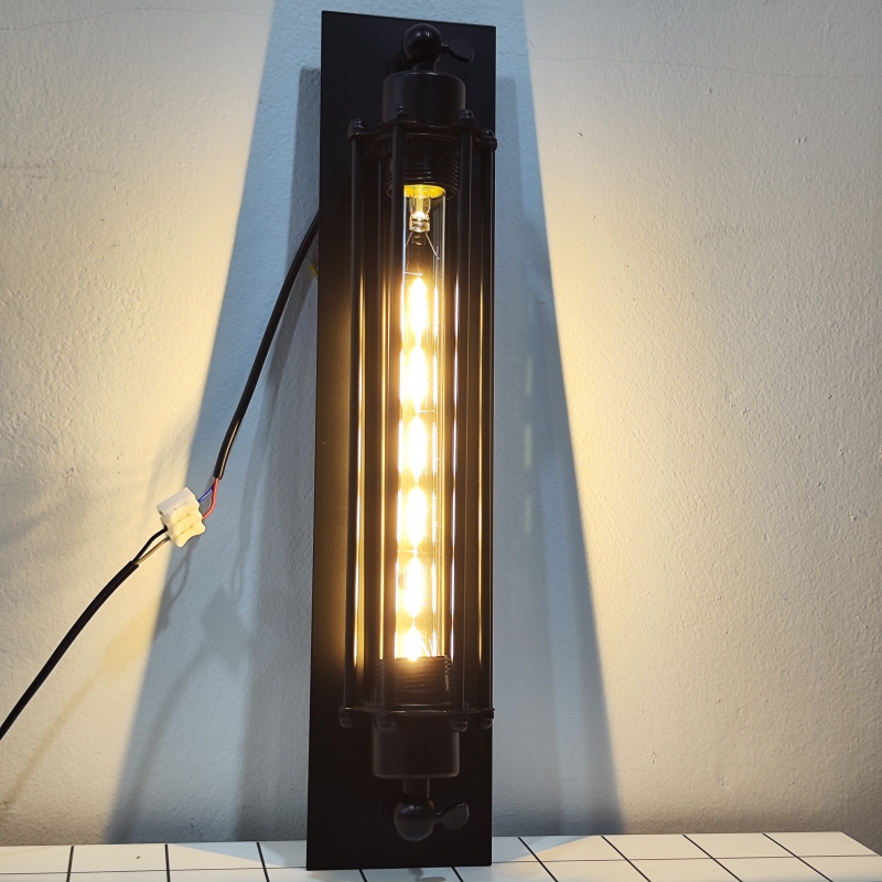 โคมไฟติดผนังภายในเหล็กสีดำสไตล์ Loft ทรงยาวพร้อมหลอด LED T300 [BK1016-W-1L]