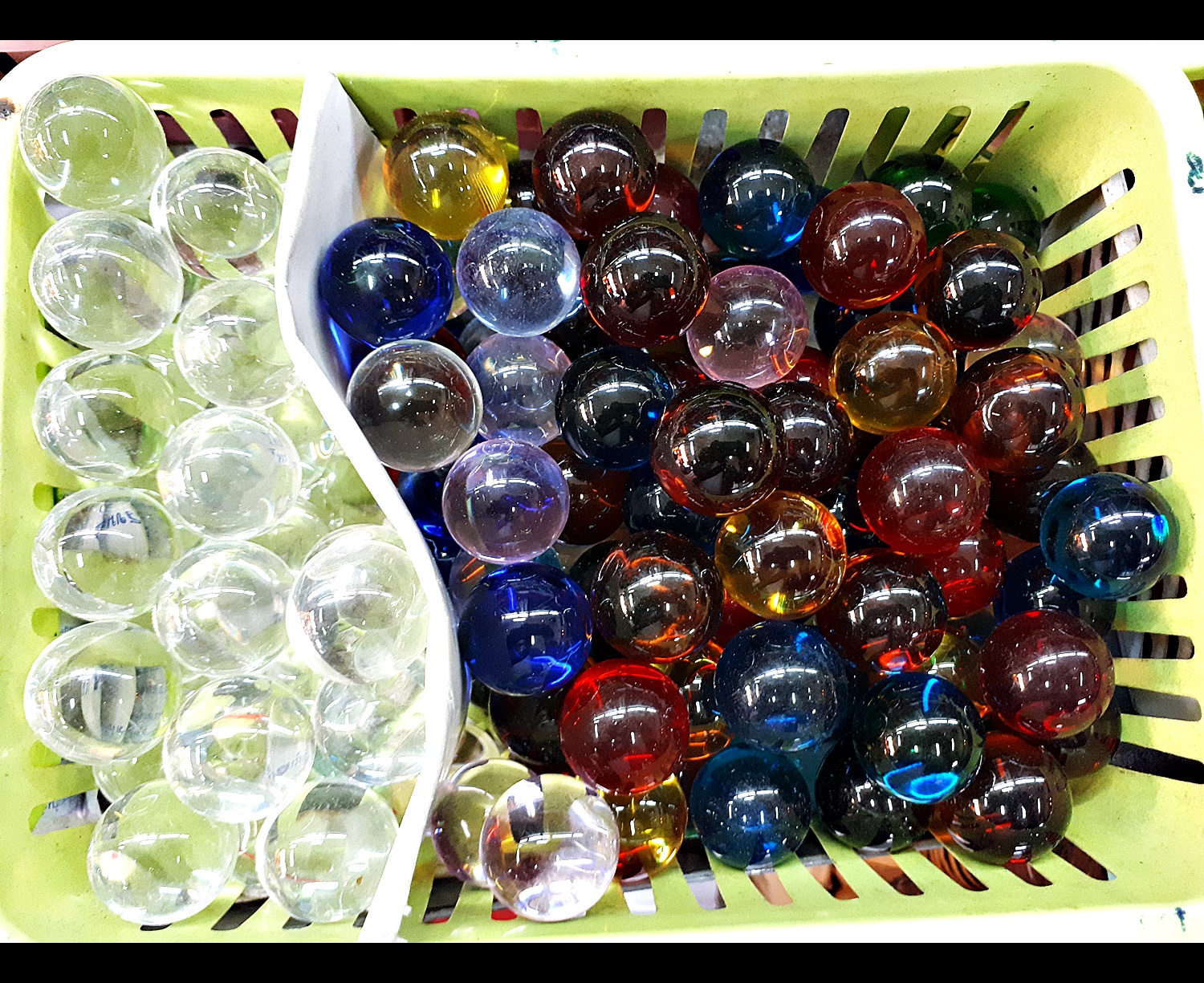 ลูกแก้ว ขนาดเล็ก หลากหลายสี สีแดง สีใส สีน้ำเงิน สีเขียว สีฟ้า สีเหลือง สีม่วง สีชมพู่ สีดำ