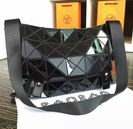 กระเป๋าสะพายข้าง issey rock sholder bag รุ่นใหม่