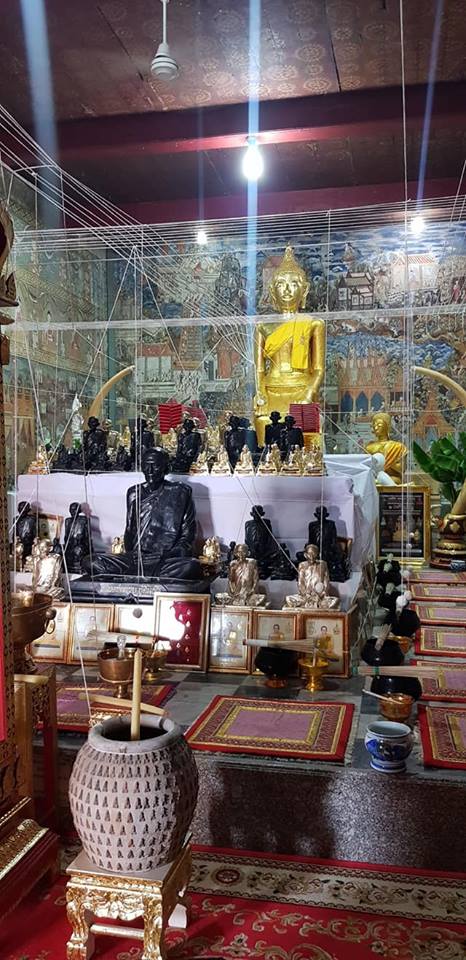 เหรียญหลวงพ่อกวย วัดโฆสิตาราม(วัดบ้านแค) เนื้อกระไหล่ทองคำ ลงยาแดง ปี2562 (แยกจากชุดกรรมการ) #รับประกันแท้ รูปภาพ สี หลวงพ่อกวย วัดโฆสิตาราม(วัดบ้านแค) (ขนาดตั้งบูชา 11x15นิ้ว) ปี2562 #รับประกันแท้ -- #พิธีดีมากดวงจิตหลวงพ่อกวยมาเสกให้เอง