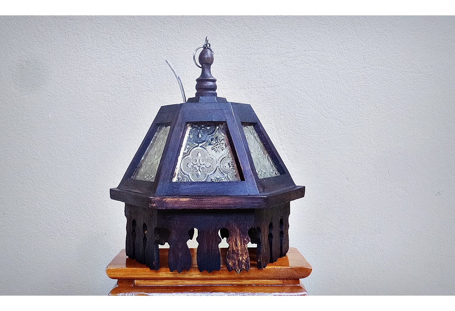 โคมไฟไม้สัก ทรง 6 เหลี่ยม กระรอบด้าน