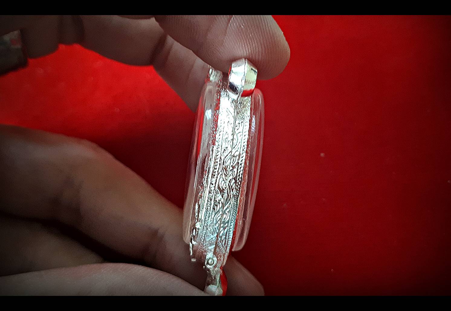 ตลับพระ ทรงไข่ (เนื้อเงินแท้90%) แกะสลักลาย หัวสิงห์ กนกลายไทย