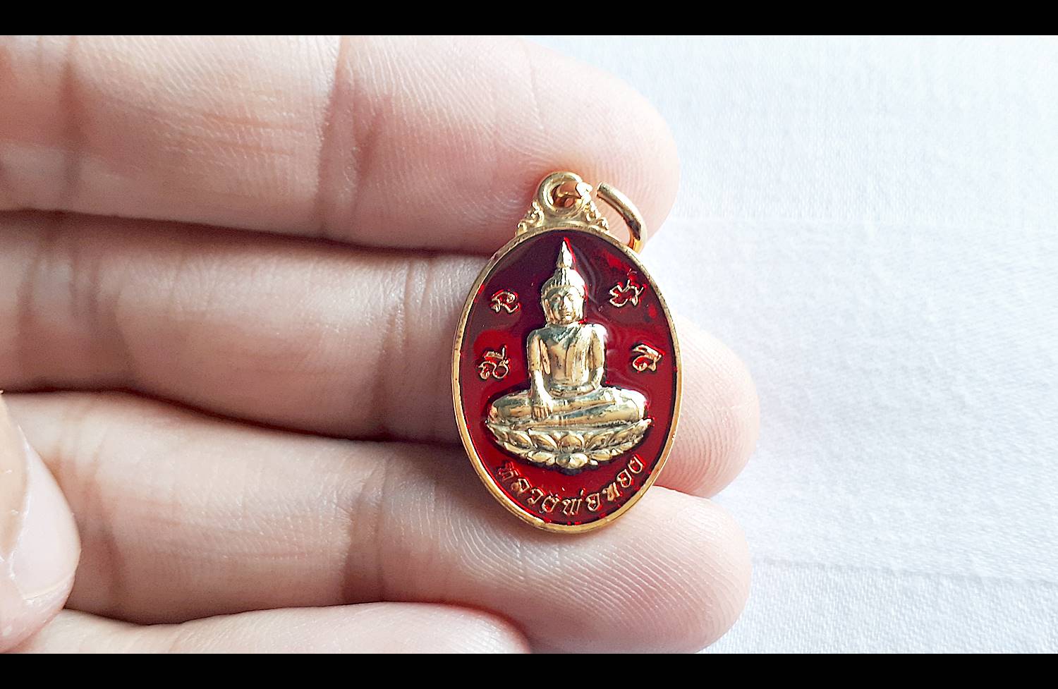 เหรียญหลวงพ่อทอง วัดเขาตะเครา (ทรงวงรี ทรงไข่) เนื้อกระไหล่ทอง ลงยาสีแดง