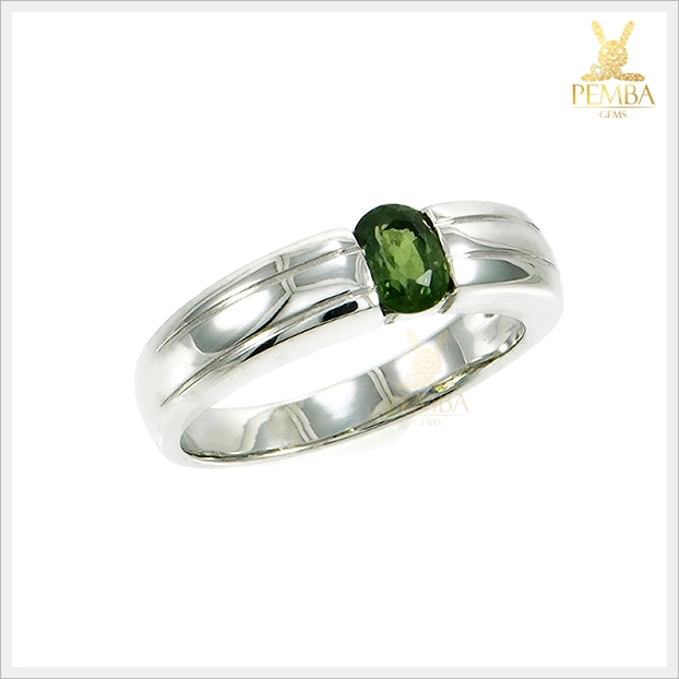 แหวนเขียวส่องแท้ สีเขียวใสไฟดี เงินแท้925 ชุบทองคำขาว แหวนพลอยแท้