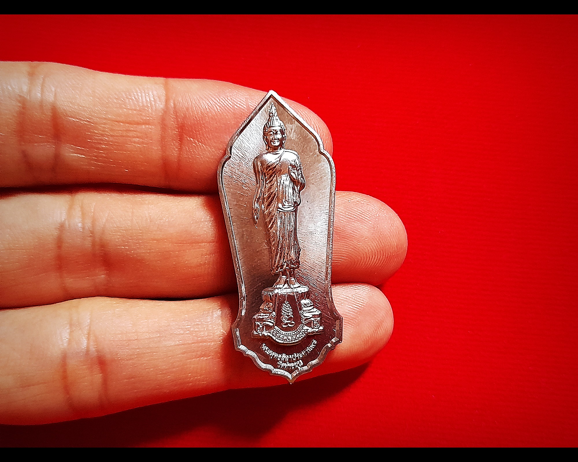 เหรียญพระพุทธเจ้าปางลีลาประทานพร หลัง พระพุทธเจ้าปางห้ามสมุทร (ของขวัญปีใหม่ ปี59) เนื้อชินตะกั่ว(รับพลังงานรองจากทองคำ) ปี2559 #รับประกันแท้ - หลวงพ่อเล็ก วัดท่าขนุน