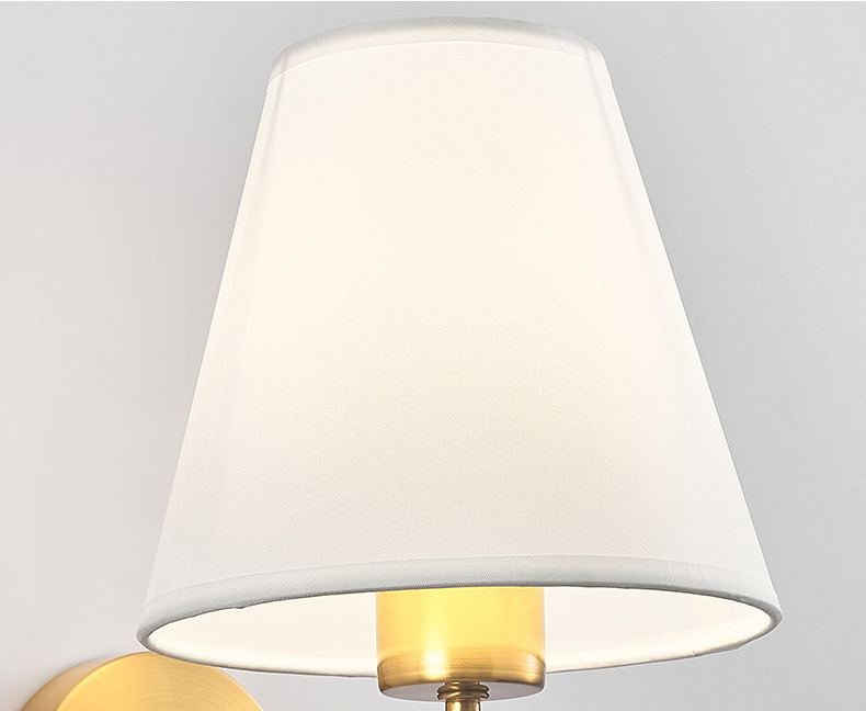 โคมไฟติดผนังภายในโครงเหล็กสีทอง American ทรงโค้งโป๊ะผ้า [CO-4018]