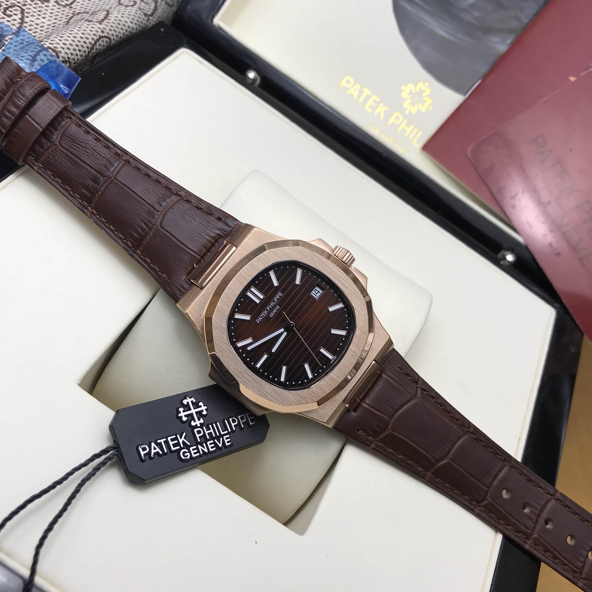 นาฬิกา Patek Philippe รุ่น Nautilus สี พิ้ง สายหนังสีนํ้าตาล งาน Mirror Swiss