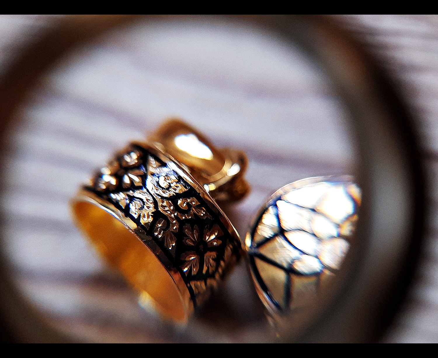 รับสั่งทำ ปลอกฝา ตะกรุด เนื้อเงิน ถมทอง ชุบทอง ลงยา ลายไทย ดอกพิกุล แกะมือ (ราคาขึ้นกับขนาด) (ใช้เวลา 2-3สัปดาห์)