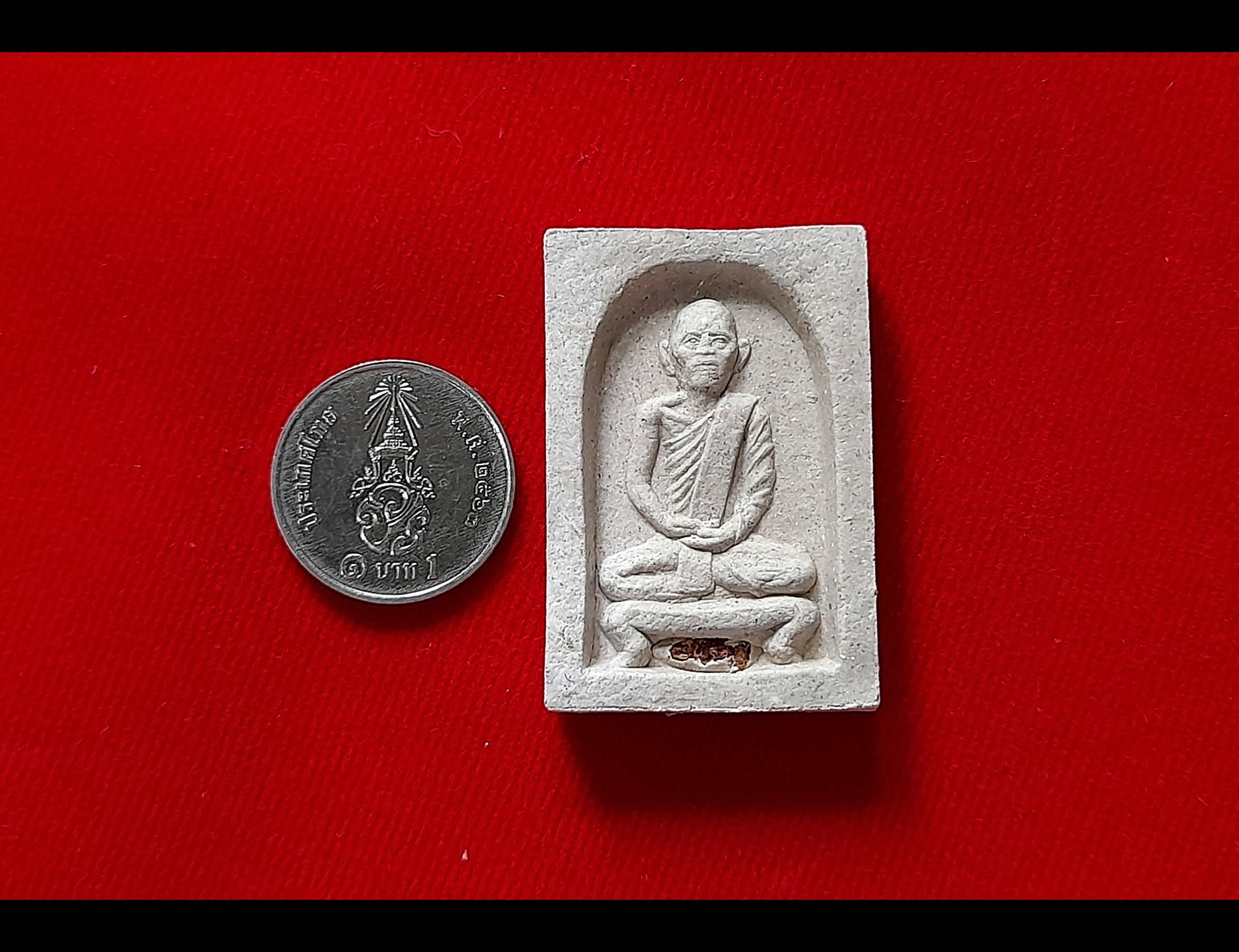 หลวงพ่อยี วัดดงตาก้อนทอง พิมพ์นั่งตั่ง เนื้อผงมวลสารวิเศษ ฝังข้าวทิพย์ ปี2558 #รับประกันแท้ - หลวงพ่อถาวร วัดปทุมวนาราม