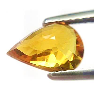 Yellow Sapphire พลอยบุษราคัม บางกะจะ จันทบุรี รูปหยดน้ำ หนัก 1.88 กะรัต สีเหลืองทองสวย มองตาเปล่าสะอาด 99% ส่องด้วยกล้องขยายสะอาด 95%