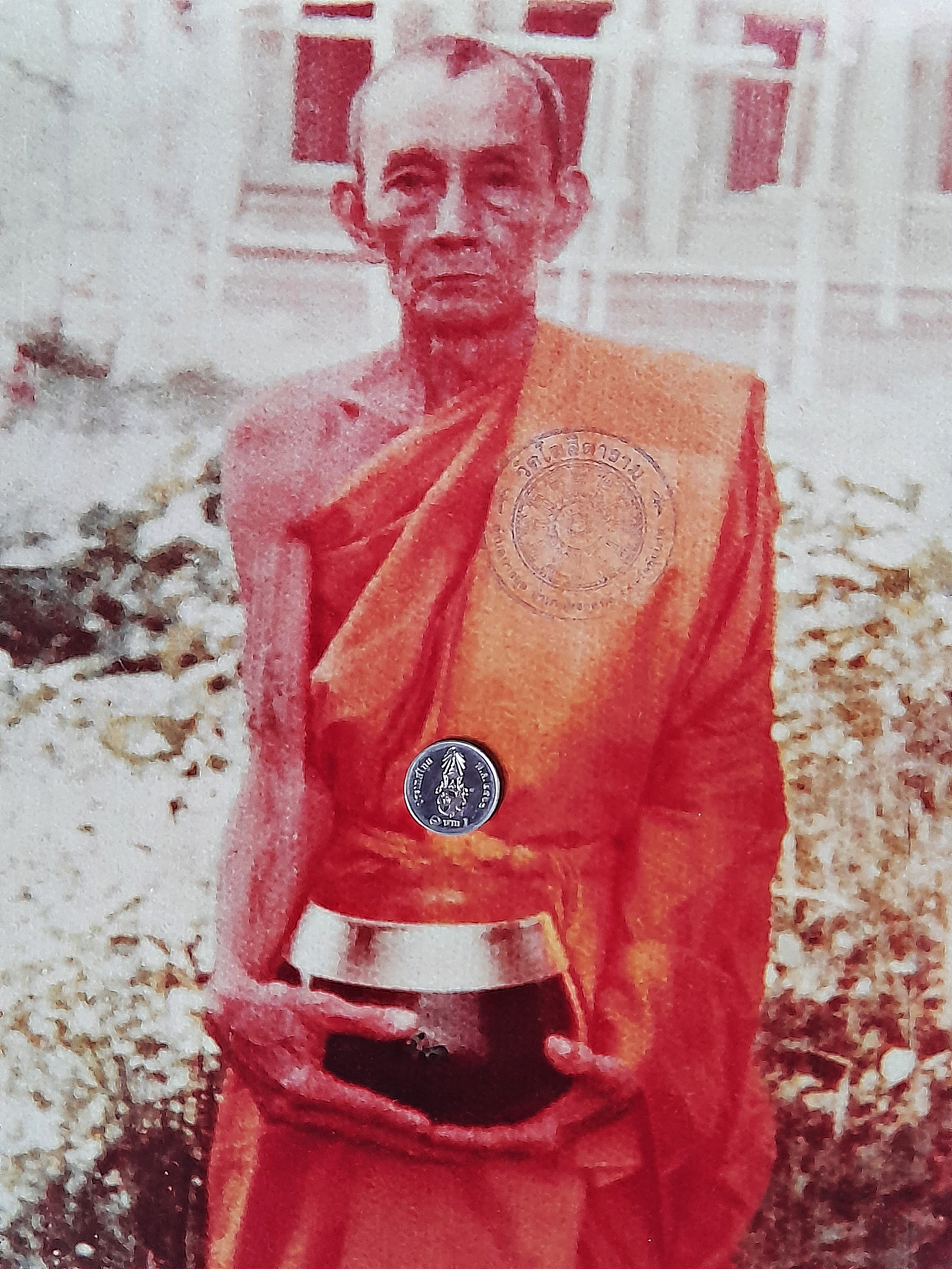 รูปภาพ อุ้มบาตรมหาลาภ(ขนาดใหญ่ ตั้งบูชา 13x17นิ้ว) - หลวงพ่อกวย วัดโฆสิตาราม จ.ชัยนาท ปี2565 #รับประกันแท้