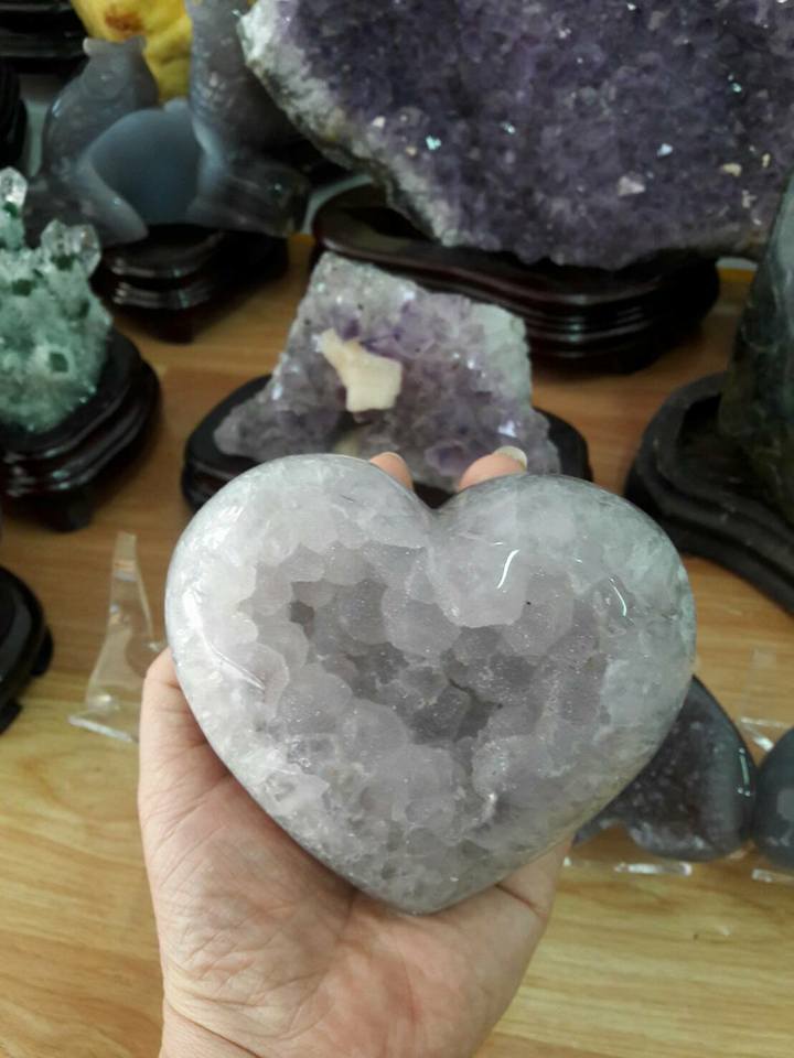 ก้อนอาเกต ตกผลึก เจียรูปทรงหัวใจ