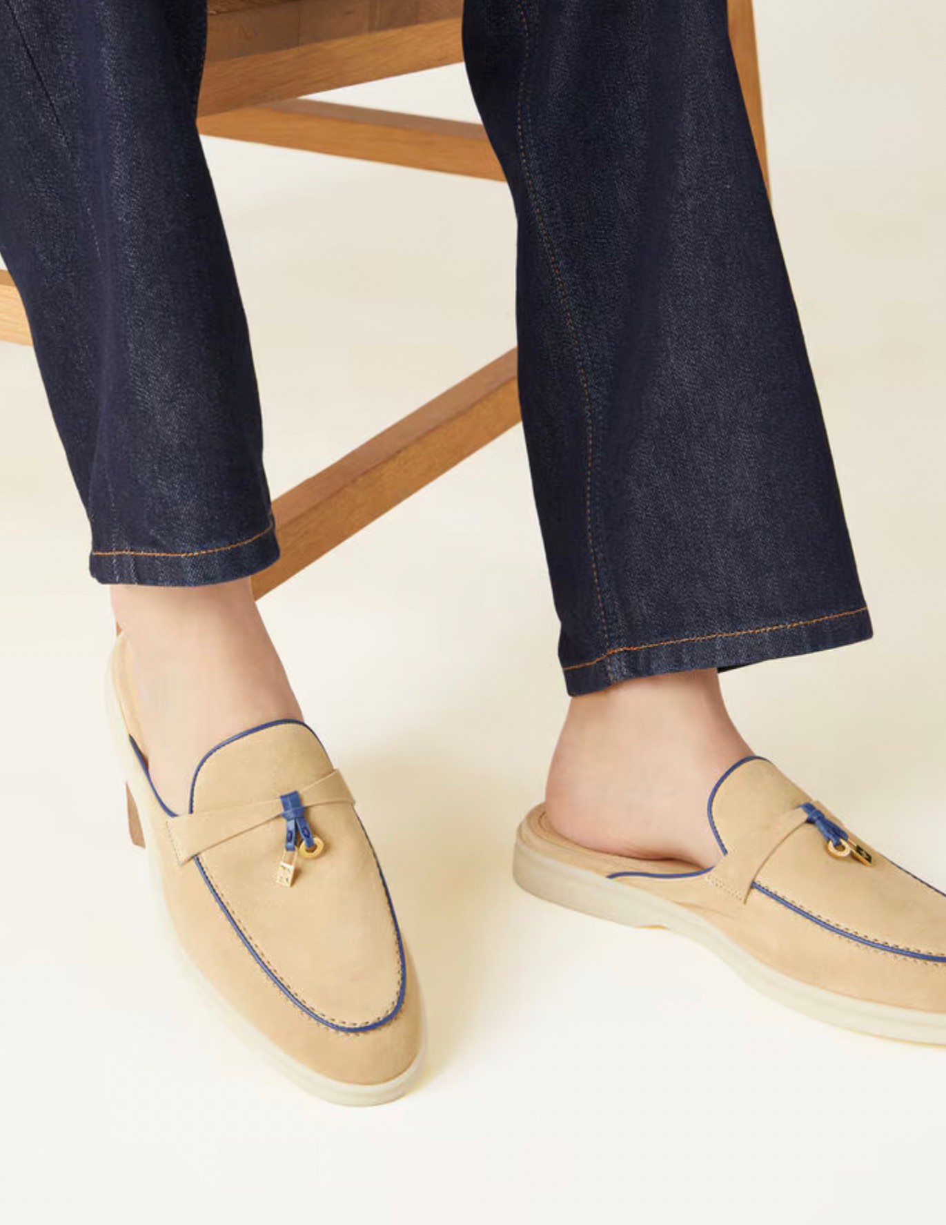 รองเท้า Loro Charms Walk Babouche Loafers หนังกลับ สีน้ำตาล