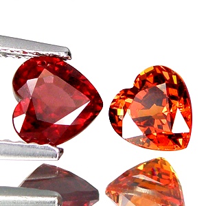 พลอย Rhodolite&Spessartine รูปหัวใจ น้ำหนักรวม 1.99 กะรัต ขนาดโดยประมาณ6x6x4 มิล สีส้ม/เเดงเข้ม สีสวย ไมติดคล้ำ ไฟดี รูปร่างสวย สมบูรณ์