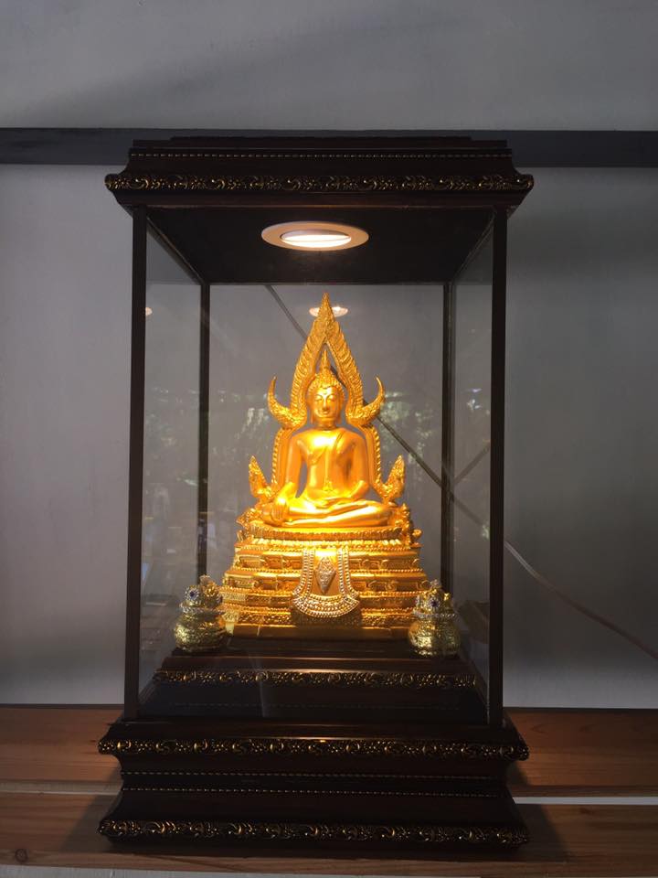 ตู้กระจก ตู้โชว์ ครอบใส่ พระ (มีไฟส่องสว่าง) (ขนาด สูง14นิ้ว ลึก8นิ้ว กว้าง10นิ้ว) - (งานสั่งทำพรีออเดอร์ใช้เวลา 4-5วัน)