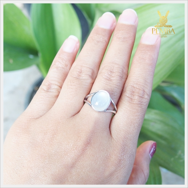 แหวนมูนสโตน แหวนมุกดาหารแท้ เรียบๆ หรู ดูมีสไตล์