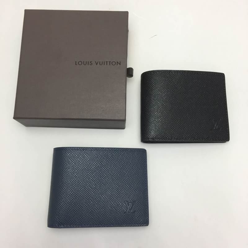 กระเป๋าสตางค์ lv multiple wallet taiga สีดำ กรมท่า และน้ำตาล