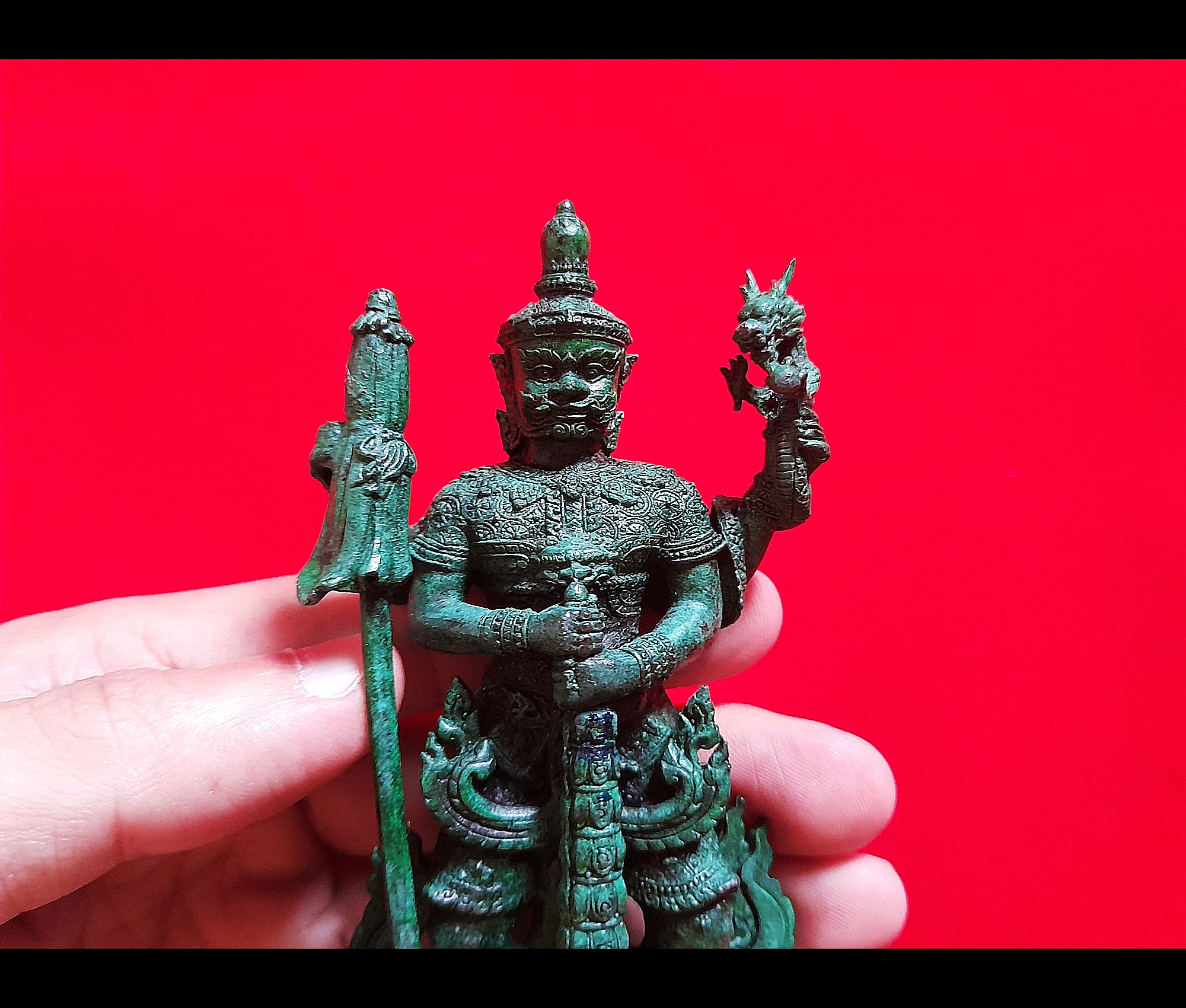 รูปหล่อ ท้าวเวสสุวรรณ 4กร (ร่ม ลูกแก้วมังกร ตะบอง) 3ขา เหรียบหีบสมบัติ คุมทรัพย์ เนื้อทองเหลือง สีเขียวเหนียวทรัพย์ ปี2555 #รับประกันแท้