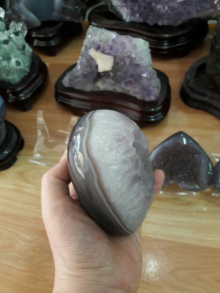 ก้อนอาเกต ตกผลึก เจียรูปทรงหัวใจ