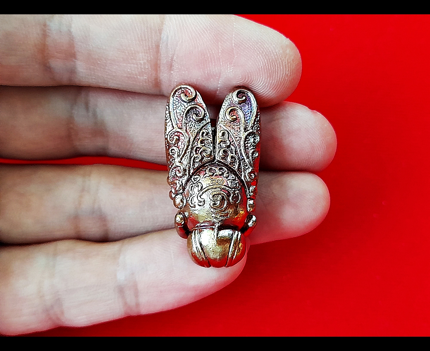 พญาแมลงภู่คำ กายสิทธิ์(สีเหลือบรุ้ง) เนื้อโลหะธาตุกายสิทธิ์ เหล็กไหลสุริยันราชา ผสมชนวนเนื้อเงินมหาสะท้อน ก้นบรรจุปรอทตามตำรา ปี2564 (ปลุกเสก16พิธี มหาโสฬสมหามงคล) #รับประกันแท้