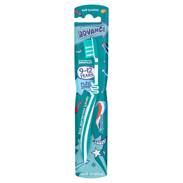 แปรงสีฟัน Aquafresh Advance Kids Toothbrush สำหรับเด็ก 9-12 ปี สีเขียวขาว