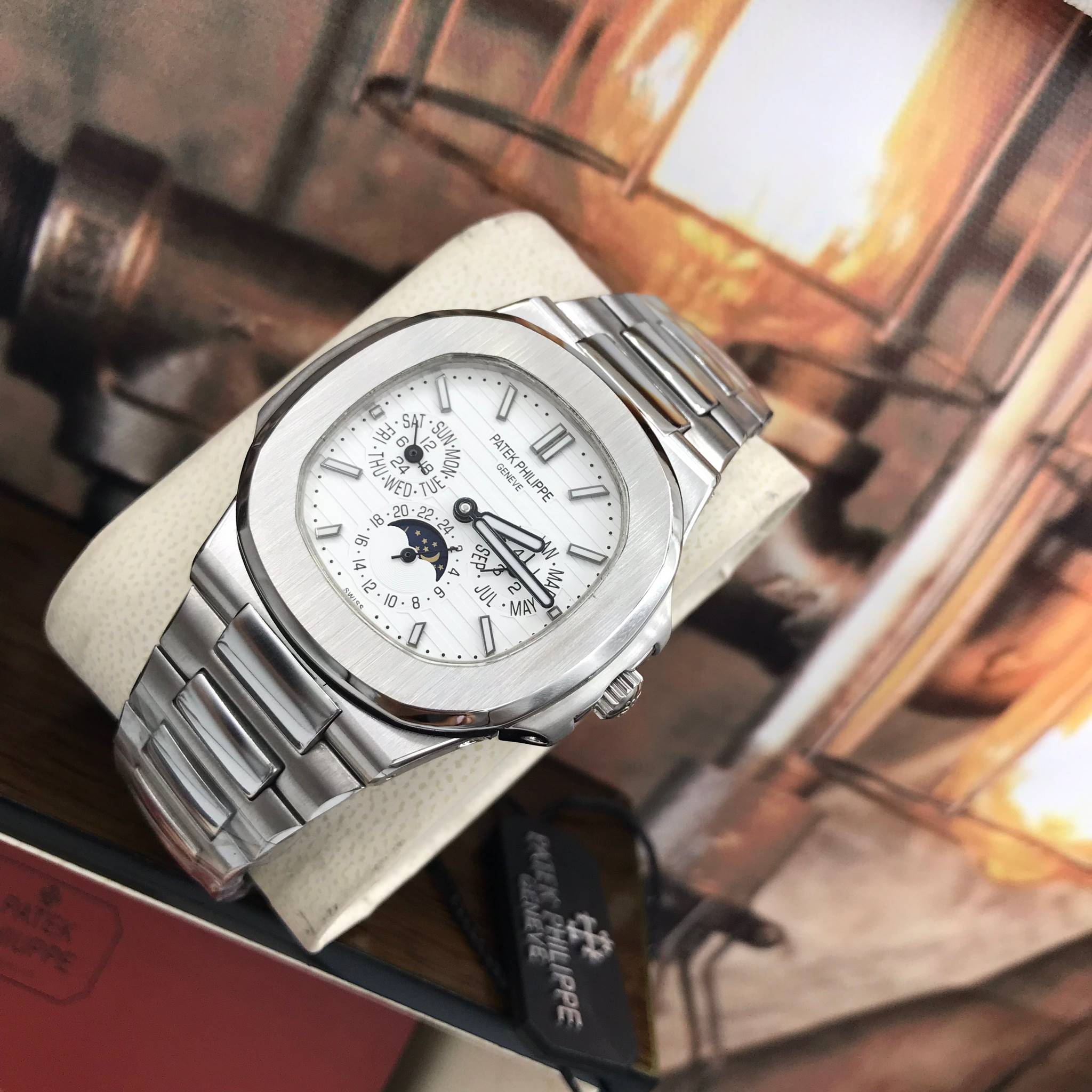 นาฬิกา Patek Philippe รุ่น Men's Nautilus Chronograph สีเงิน สายเลสสีเงิน หน้าปัดสีขาว