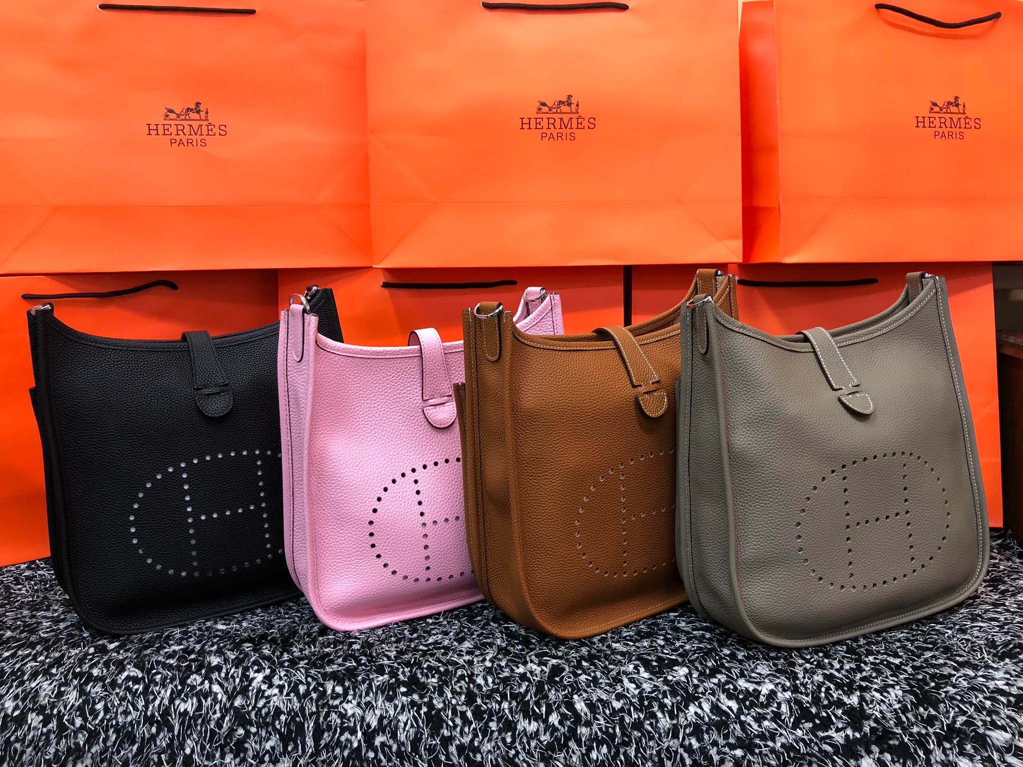 กระเป๋า hm evelyn 11 มีหลายสี สต็อกเปลี่ยนตลอด