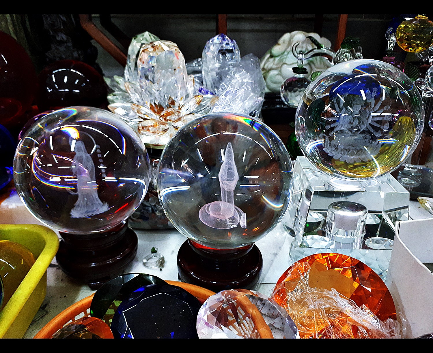 ลูกแก้ว ลาย พระแม่กวนอิม เจ้าแม่กวนอิม 3มิติ ขนาดใหญ่ 4นิ้ว (11ซม) และ 8 นิ้ว (20 ซม.)