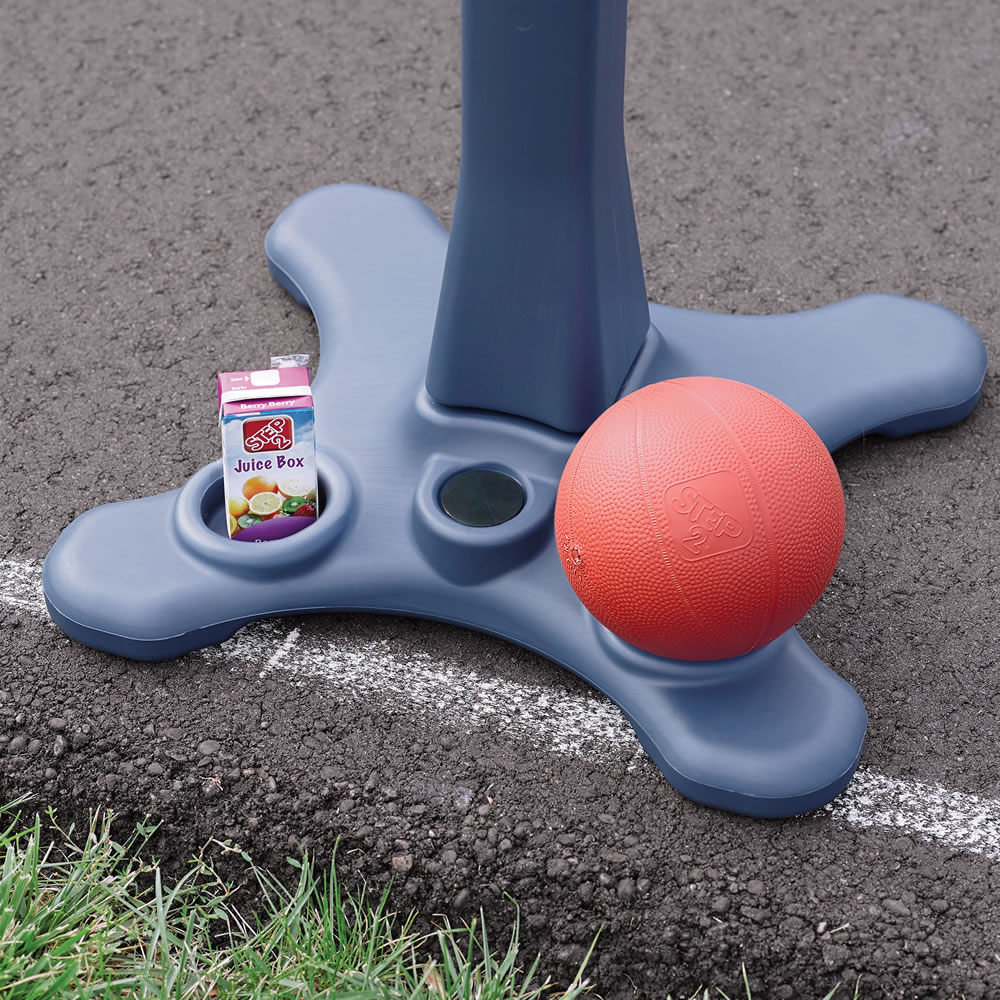 ชุดอุปกรณ์กีฬาบาสเก็ตบอลครบเซ็ท Step2 Shootin' Hoops Junior Basketball Set