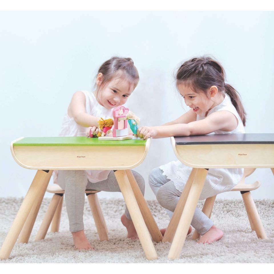 ชุดโต๊ะและเก้าอี้เอนกประสงค์จากไม้ปลอดสารพิษ PlanToys Table & Chair Set