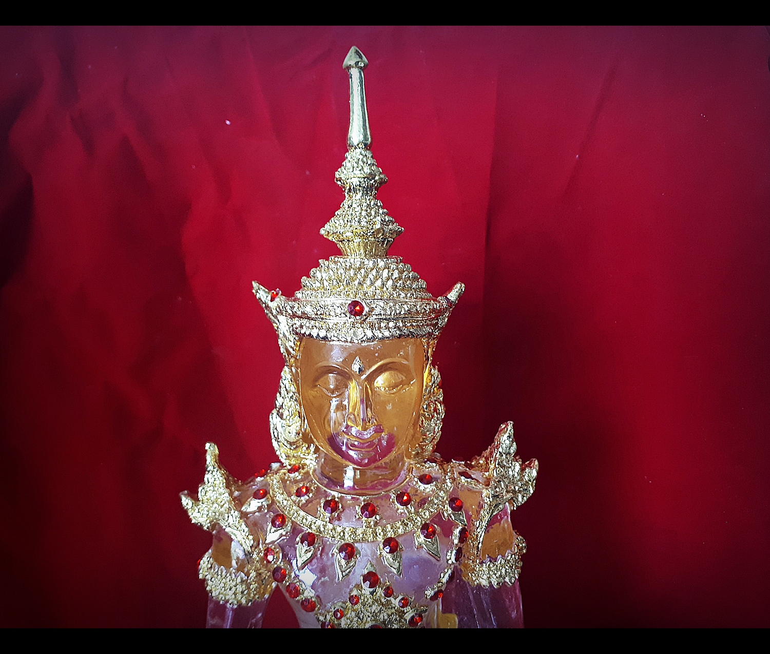 รูปหล่อ พระพุทธรูป ทรงเครื่องปางพระจักรพรรดิ (พระแก้วมรกตใส) เนื้อเรซิ่น (หน้าตัก9นิ้ว สูง19นิ้ว ฐาน13นิ้ว) - (ขายปลีก ขายส่ง)